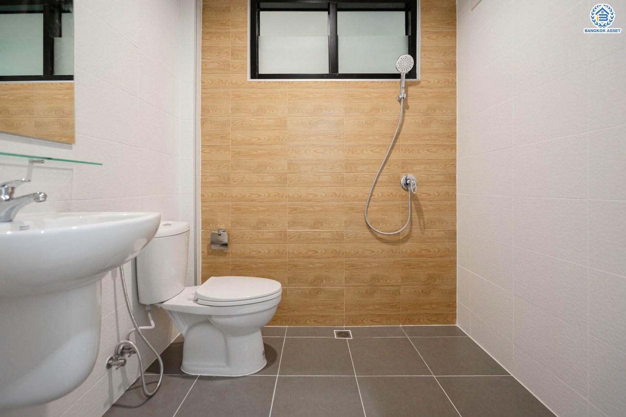 บ้านมือสองตกแต่งใหม่ โครงการ บ้านทอฝัน พิบูลย์สงคราม พร้อมอยู่ เนื้อที่ 16 ตร.ว. ฟังก์ชัน 3 ห้องนอน 2 ห้องน้ำ จอดรถได้ 1 คัน บนสุดยอดทำเล! เชื่อมถนนพิบูลย์สงคราม, วงศ์สว่าง, นครอินทร์ และติวานนท์ ใกล้จุดขึ้นทางด่วนศรีรัช-วงแหวนรอบนอก และรถไฟฟ้า "สถานีแยกติวานนท์"...